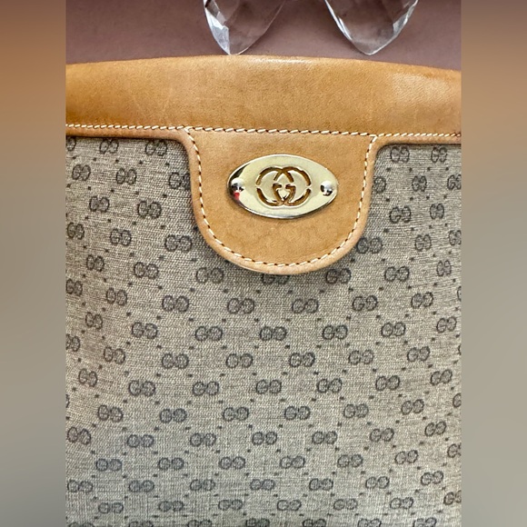 Vintage Gucci Clutch - Picture 5 of 10